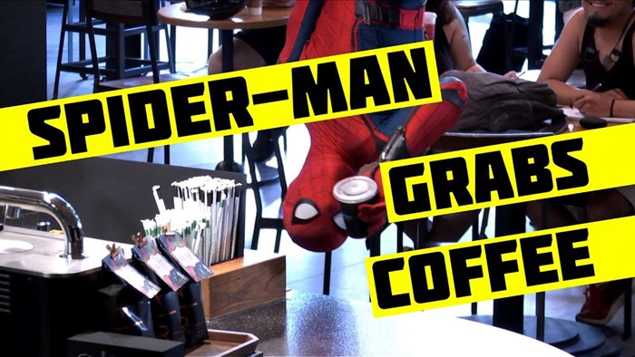 Spider-Man u Starbucksu kroz strop došao po narudžbu i prestravio goste