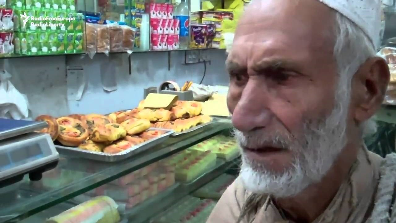 Ovaj starac svaki dan tegli 100 kila brašna na krhkim leđima, kad čujete razlog zašto.. TO JE ČOVJEK!