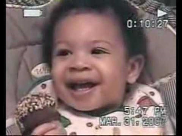 VIDEO Ova beba je vesela i nasmijana, ali može napraviti najstrašniji pogled na svijetu!