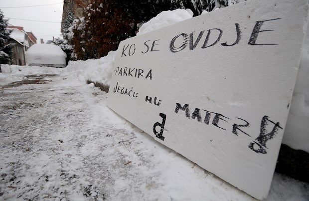 Rat za parking: "Ko se ovdje parkira jebaću mu mater!"
