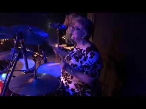 Kada čujete kako ova bakica svira bubnjeve, ostat ćete bez teksta