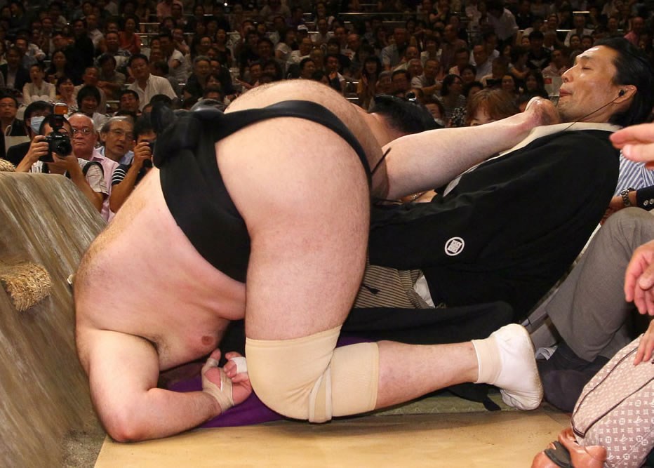 Prvi red sumo turnira nije najpoželjnije mjesto u dvorani