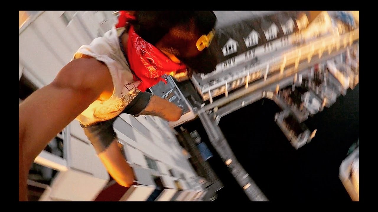 Čudak nastavlja šokirati svijet: S vrha zgrade je skakao u vodu, ponovno skoro poginuo!