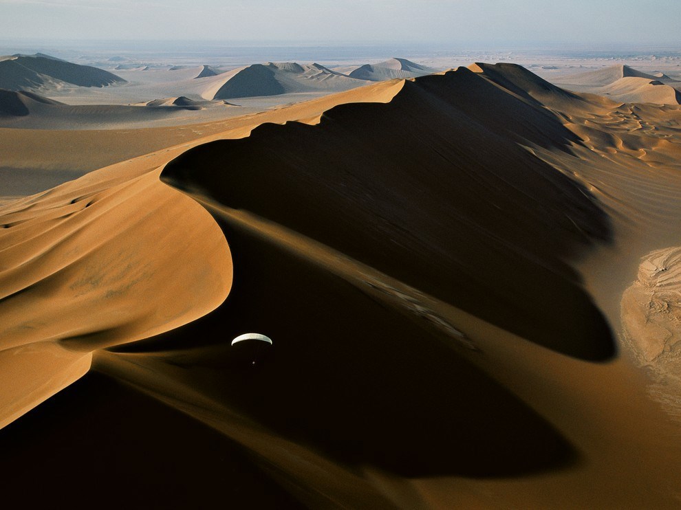 Let iznad divovskih dina u Iranu