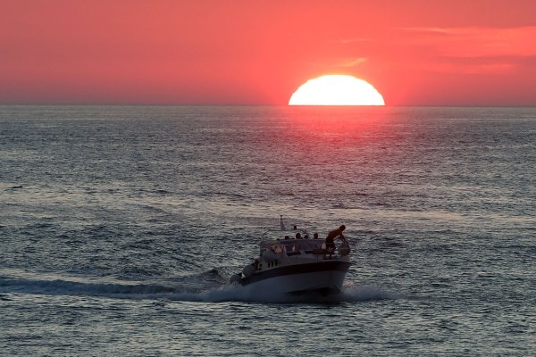 Prekrasni zalazak sunca u hvarskom kanalu