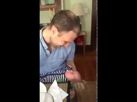 VIDEO: Otac htio nasmijati bebu, ali ona je imala druge planove!