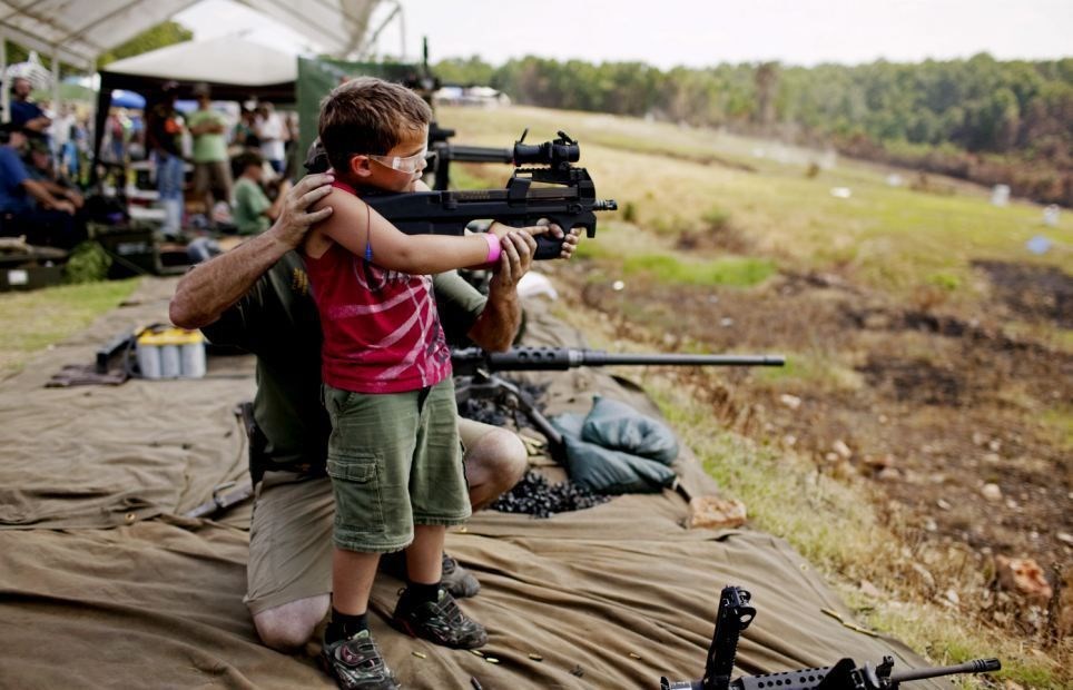 Klincima oružje umjesto knjiga