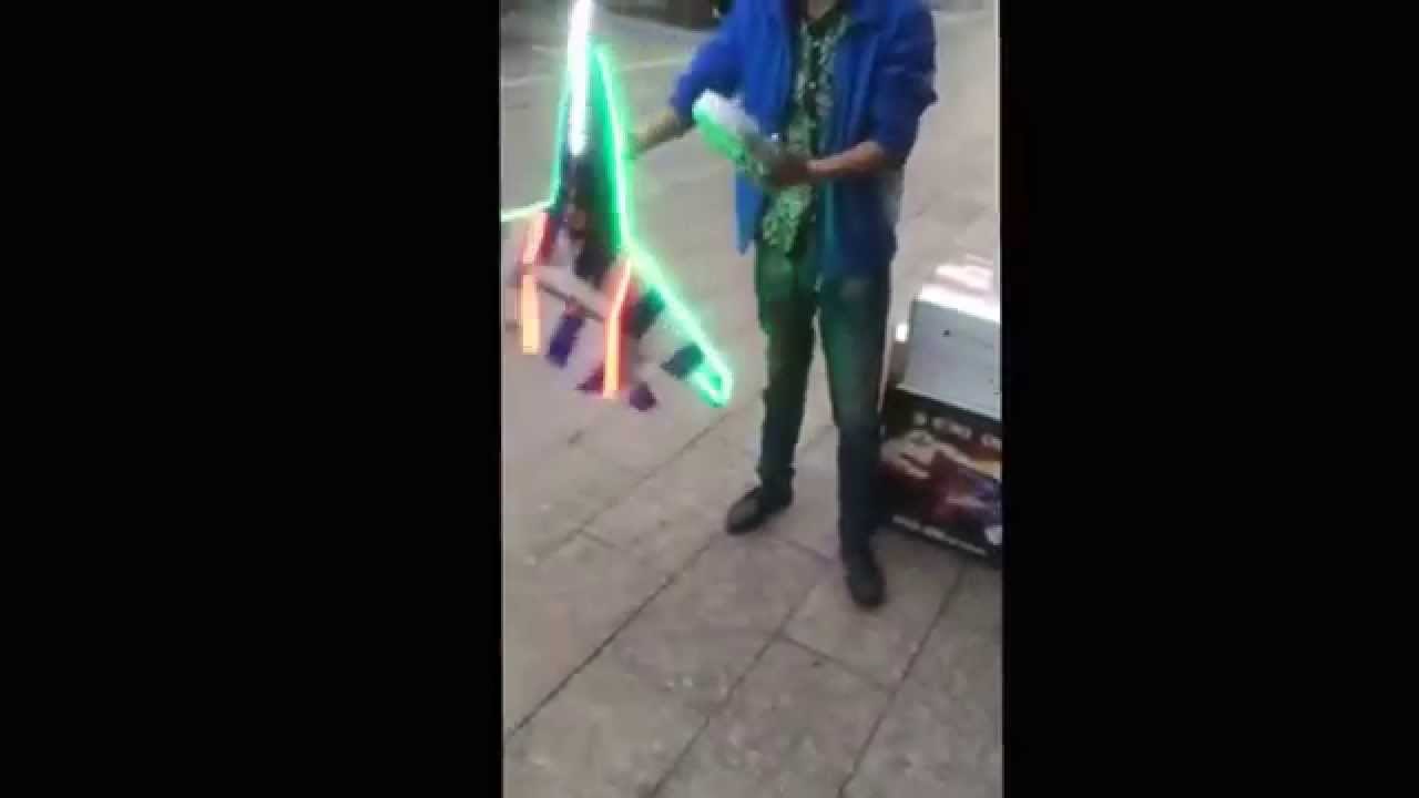 VIDEO: Kineski avion igračka zaprepastio prolaznike, leti kao sumanut!