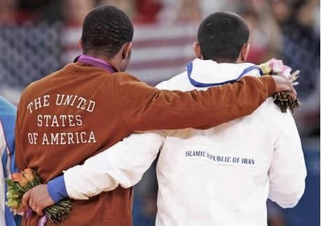 Ovo se rijetko viđa: Amer i Iranac frendovi