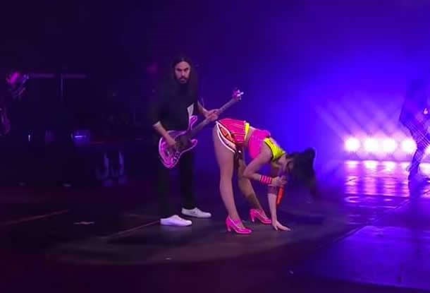 Basist Katy Perry ima samokontrolu Jedija!