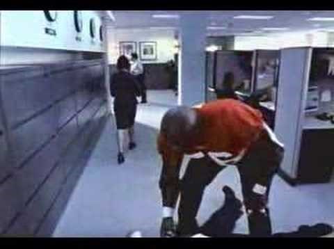 SUPER BOWL: Biste li radili marljivije da vas na poslu premlaćuju?