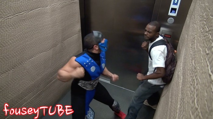 VIDEO: Mortal Kombat šala u liftu prestravila stanare