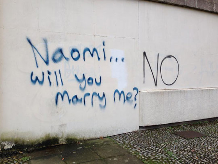 Seljačino, pa ne prosiš ženu preko grbavih grafita
