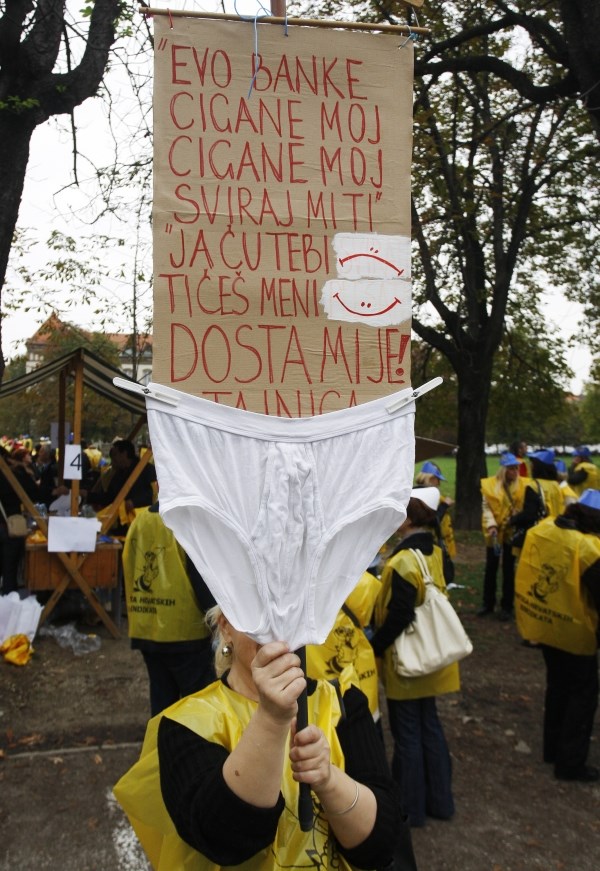 Hrvatski radnici ovjesili gaće o štap