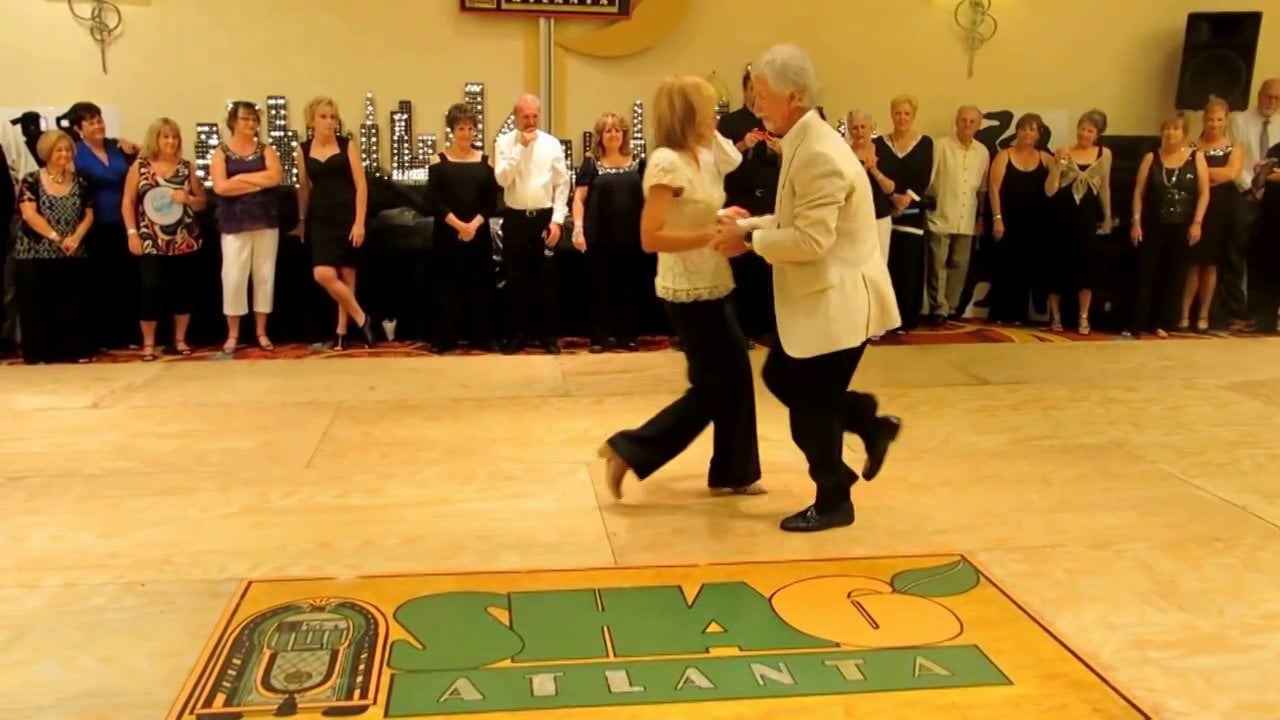 Djedica pozvao najljepšu ženu dvorane na ples!