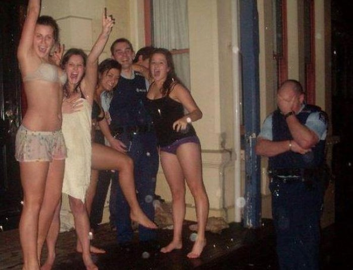 Znaš da je party dobar kad je i policiji neugodno što smeta