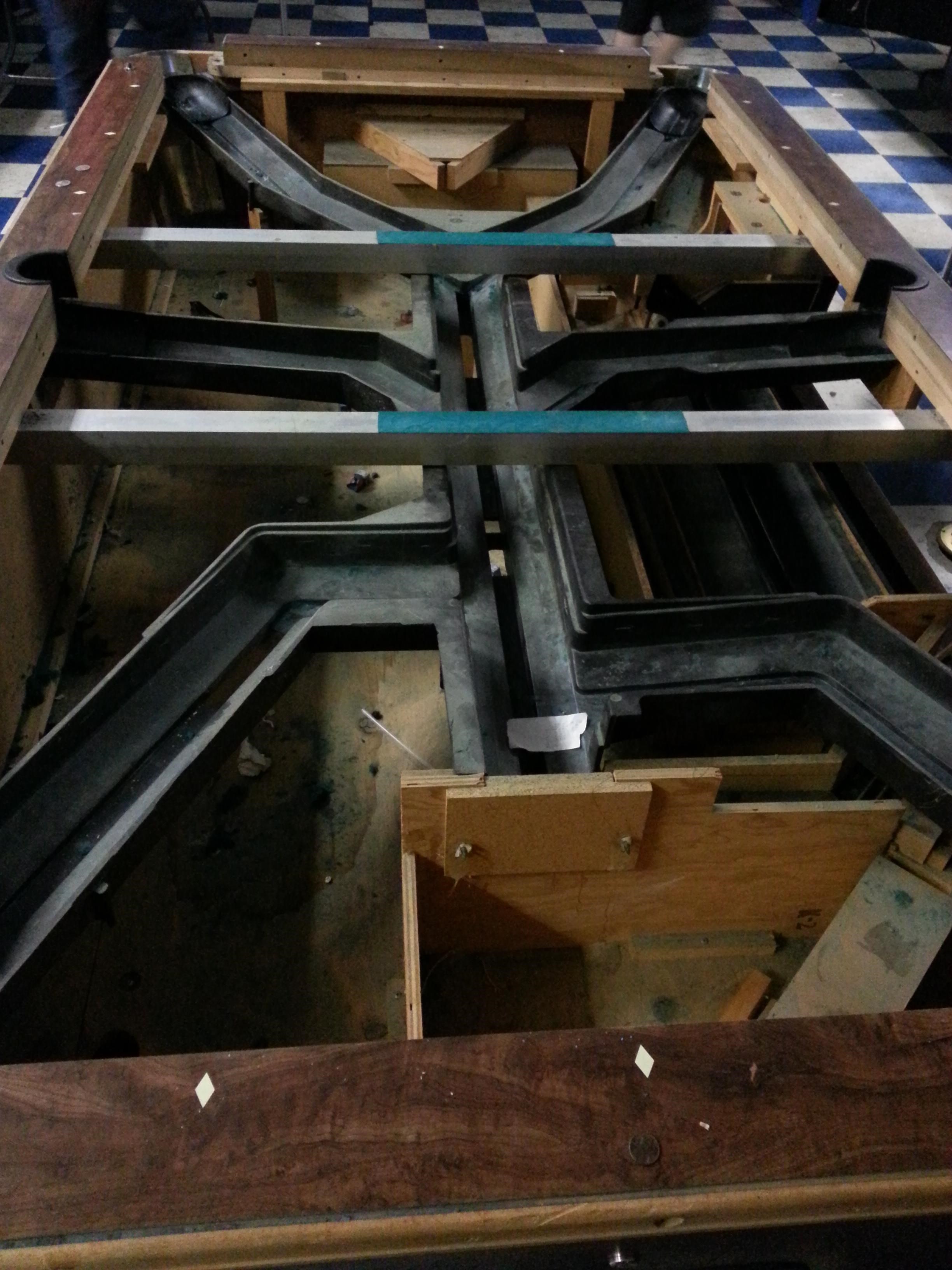 Znaš kako izgleda unutrašnjost biljarskog stola?