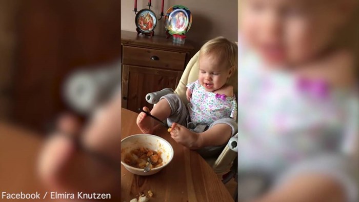 Mala Ruskinja zadivila svijet: Rođena je bez ruku, ali to je ne sprečava da samostalno jede 