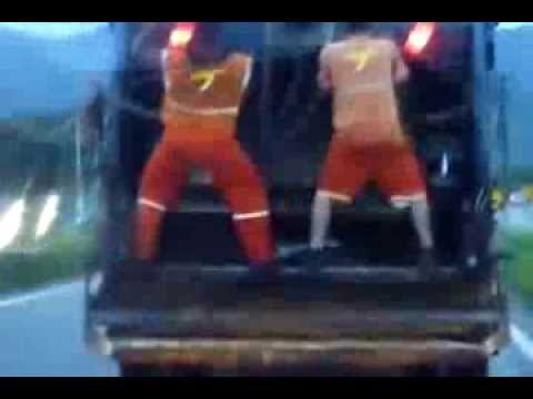 ono kad ti se pojavi kamion čistoće ispred tvog auta..a tebi nije žao..:))