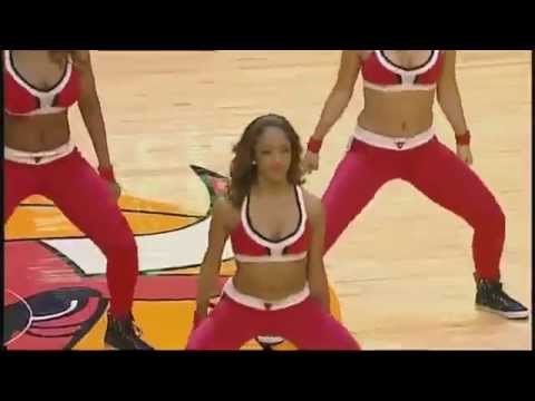 VIDEO: Originalna prosidba za vrijeme utakmice!