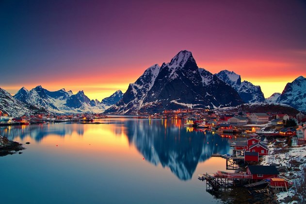 Ljepota mirnog života u islandskom gradiću na jezeru