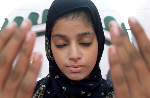 Ljepotice, ne budi sramežljiva, pokaži prekrasne oči...