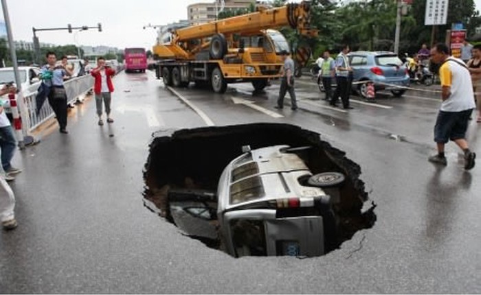 Nikad ne pomišljaj "zemljo otvori se" dok voziš