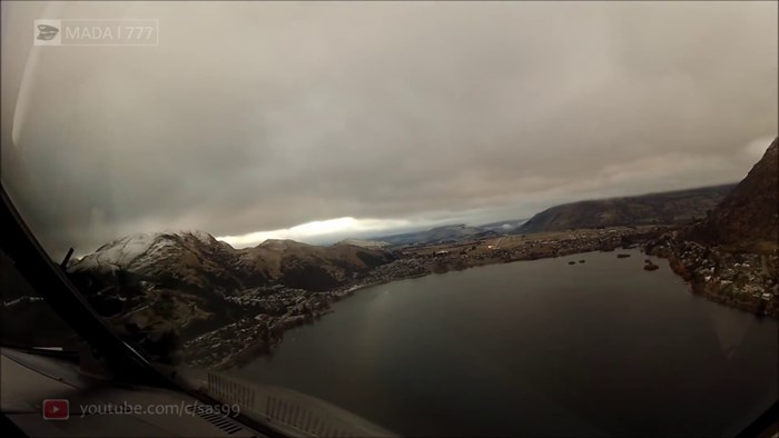 VIDEO Pilot zaronio u oblake i snimio prekrasne prizore prilikom slijetanja u grad okružen planinama