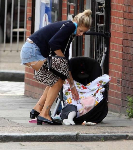 Majka godine 2.: Daj ponovi, glupo dijete se prevrnulo