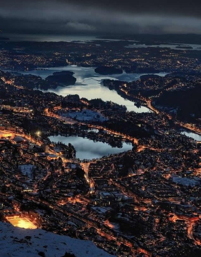 Bergen, Norveška: Smirujući prizor uspavanog gradića