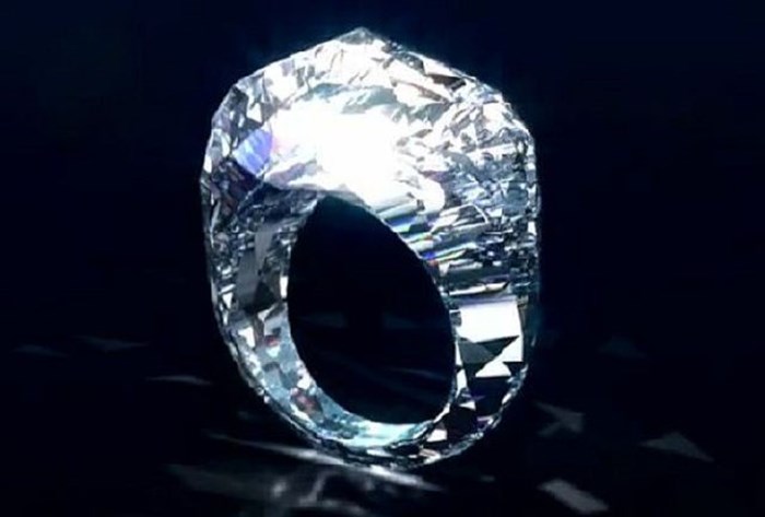 Dijamantni prsten od jednog komada