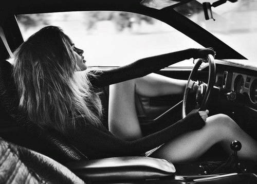 Dobre žene i seksi auti uvijek idu zajedno