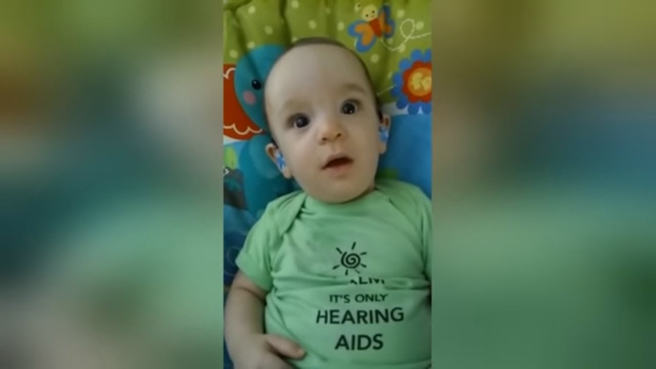 Pogledajte reakciju bebice koja prvi put čuje mamin glas