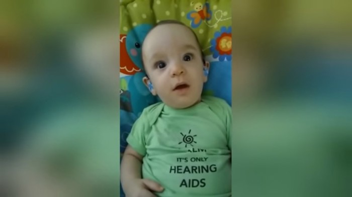 Pogledajte reakciju bebice koja prvi put čuje mamin glas