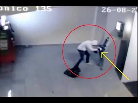 VIDEO: Kreten pljačkao bankomat - dinamitom