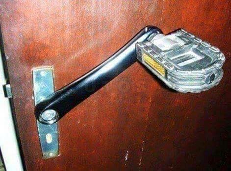 Ovo je moguće: Pedala od bicikla kao kvaka!