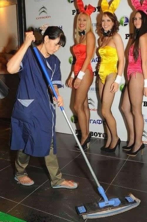 Playboy zečicama jamči posao i nakon "posla"