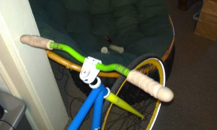 Našao način kako nagovoriti curu da nauči voziti bicikl