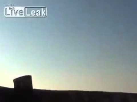 ALAHUEKBERAO MAJCI SVOJOJ: Sirijski helikopter pogođen raketom, nonšalantno odletio kući