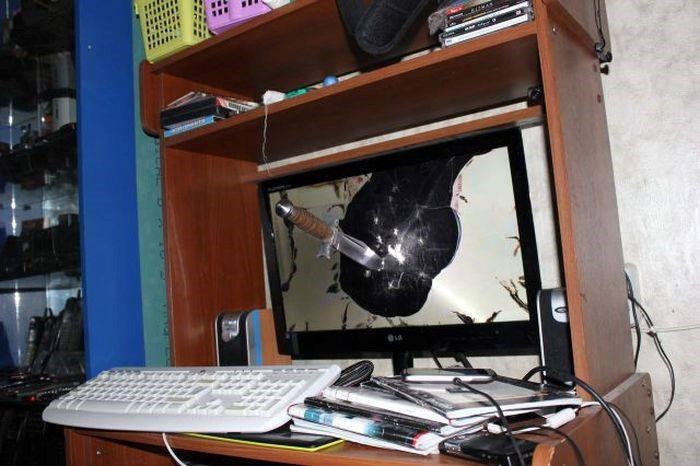 Blokavao mu...zabio nož ekran