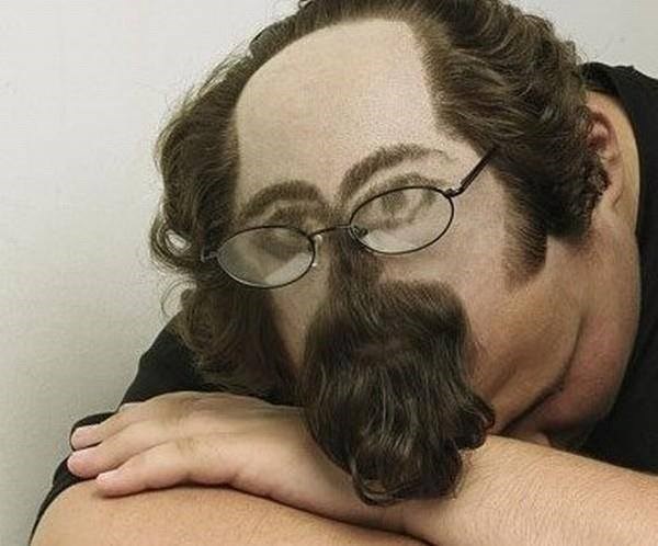 Kamuflažna frizura: Spavaj na poslu, a da te ne skuže