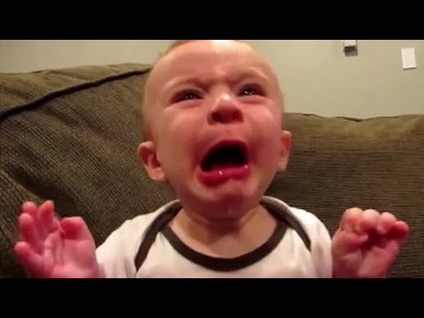 VIDEO: Bebe prvi put jedu limun!