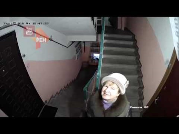 VIDEO Rus je postavio kameru iznad ulaznih vrata svog stana, susjedima se ta ideja nimalo nije svidjela!