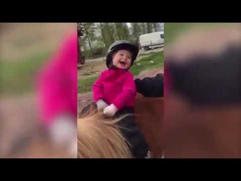 Zarazni smijeh klinke koja prvi put jaše ponija će uljepšati vaš dan