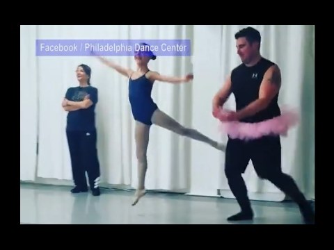 Ovi su očevi došli podržati svoje kćeri tako što su im se pridružili na satu baleta