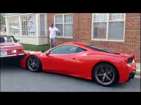 Pokušala bočno parkirati, uništila Ferrari od 300 000 dolara