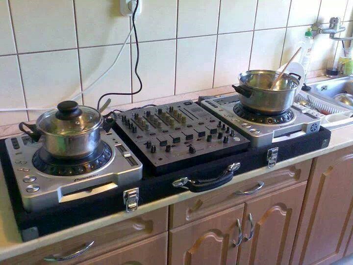 Evo kako DJ-a natjerati u kuhinju