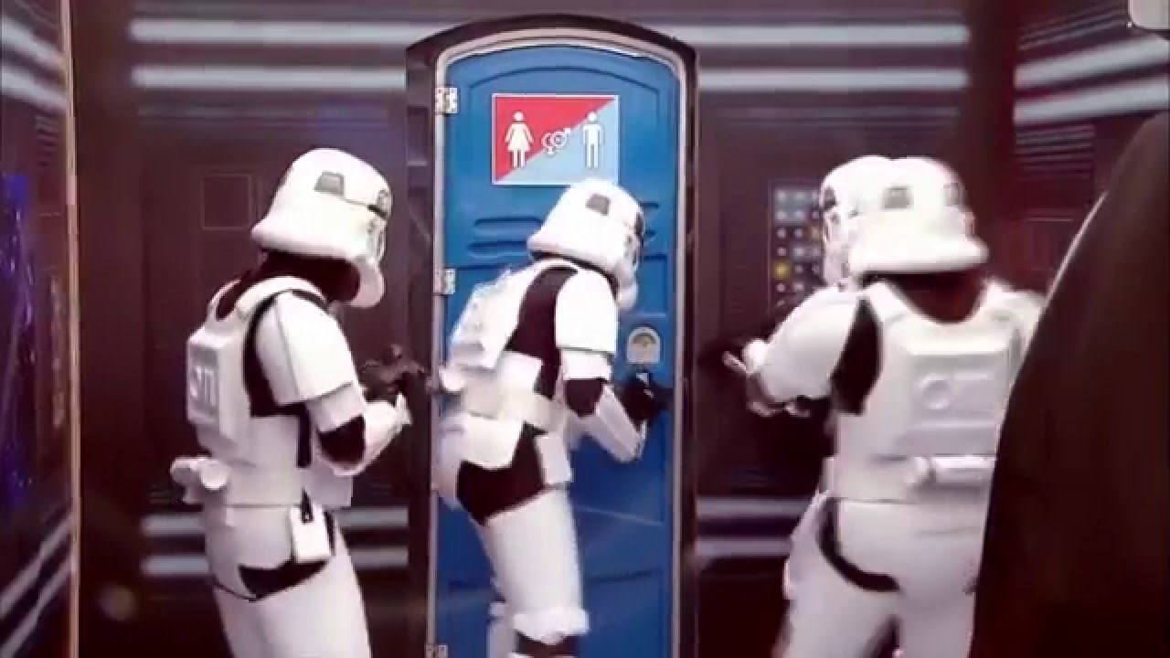 Urnebesne reakcije: Ušli su u WC, a vani ih je dočekao Darth Vader!