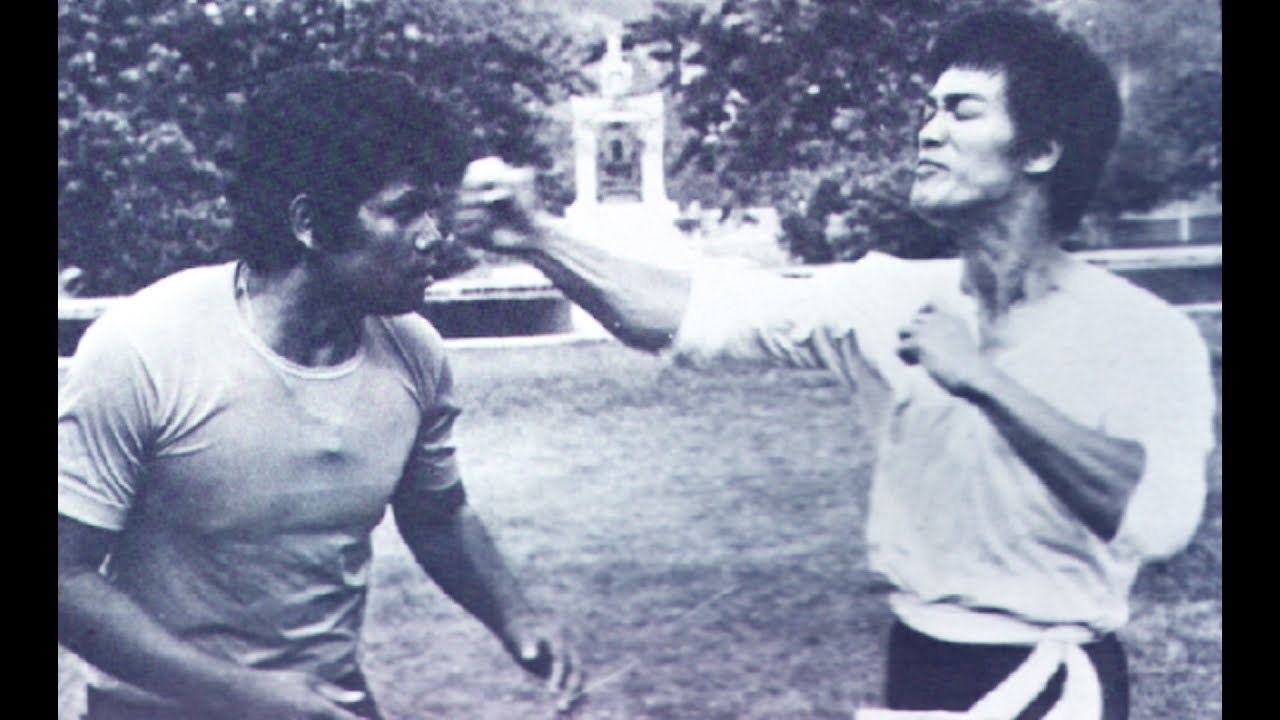 Ovo je jedina snimka na kojoj se Bruce Lee doista bori
