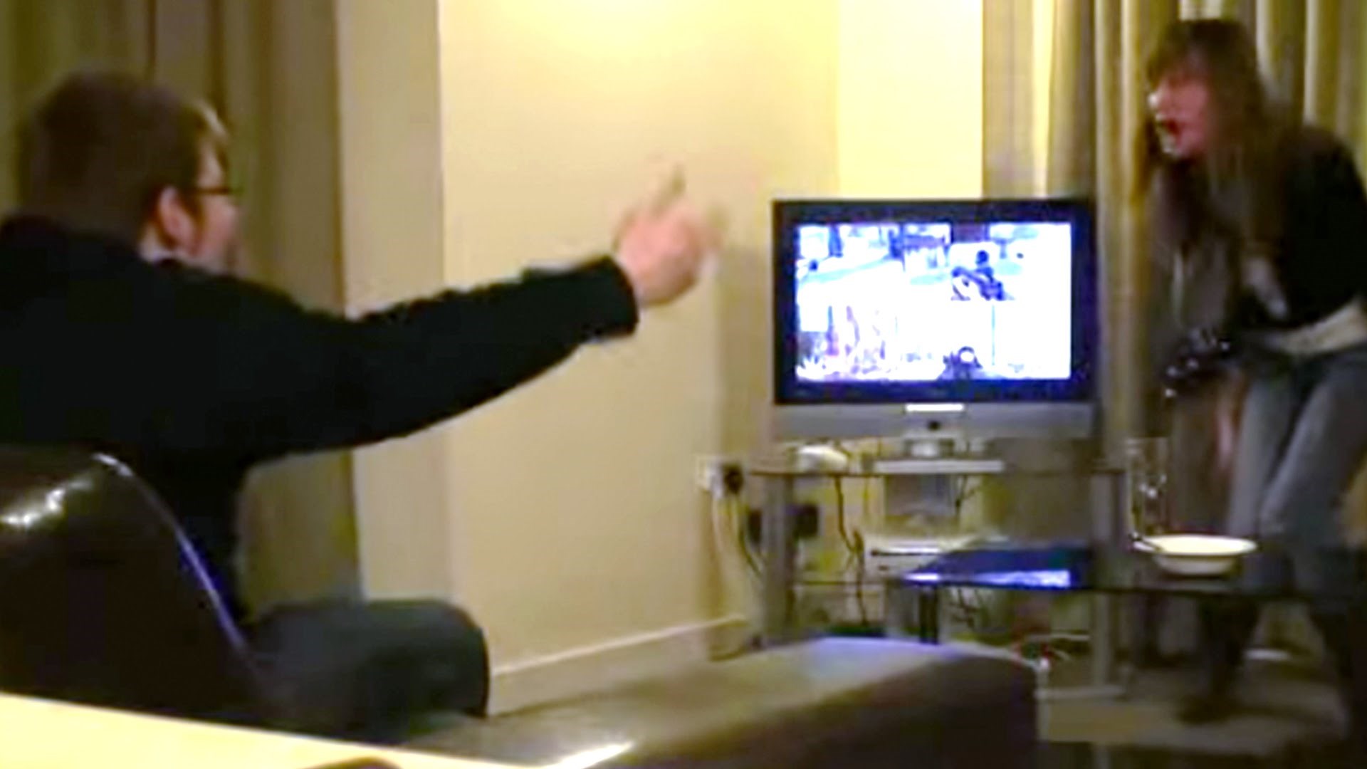 VIDEO: Evo zbog čega je igranje video igrica s curom jako loša ideja